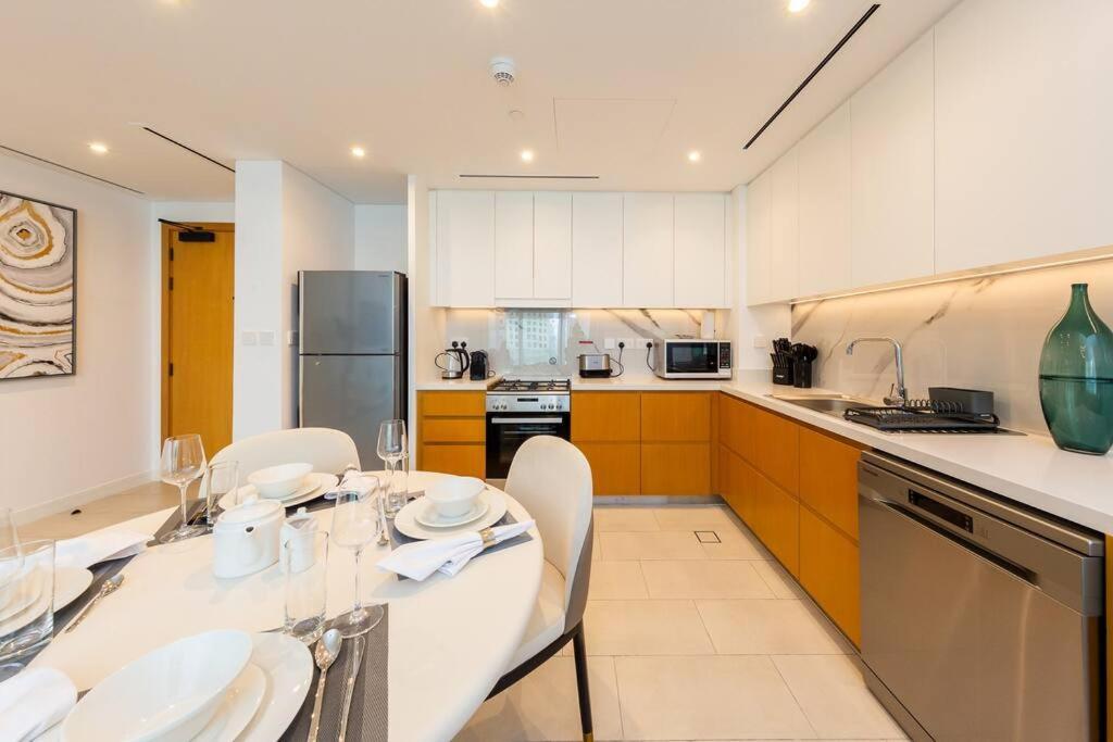 Luxury And Comfy 1br In Jbr Near The Apartment